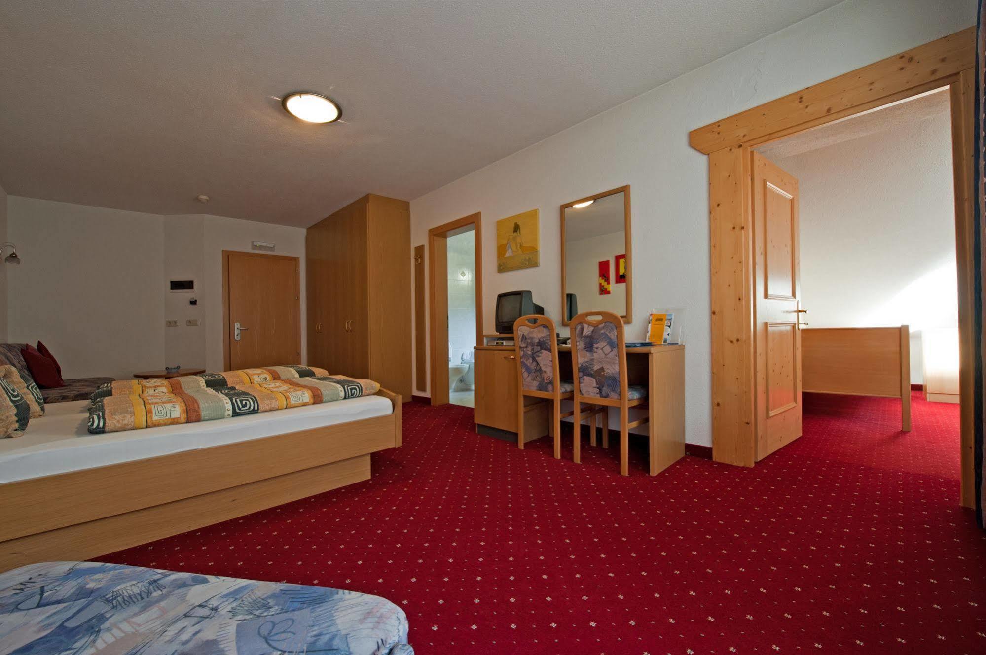 Hotel Sonja Cadipietra Buitenkant foto