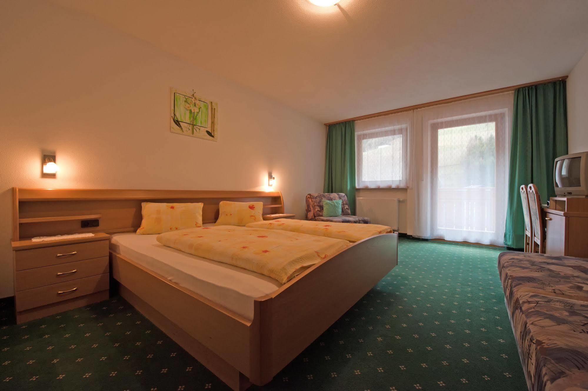 Hotel Sonja Cadipietra Buitenkant foto